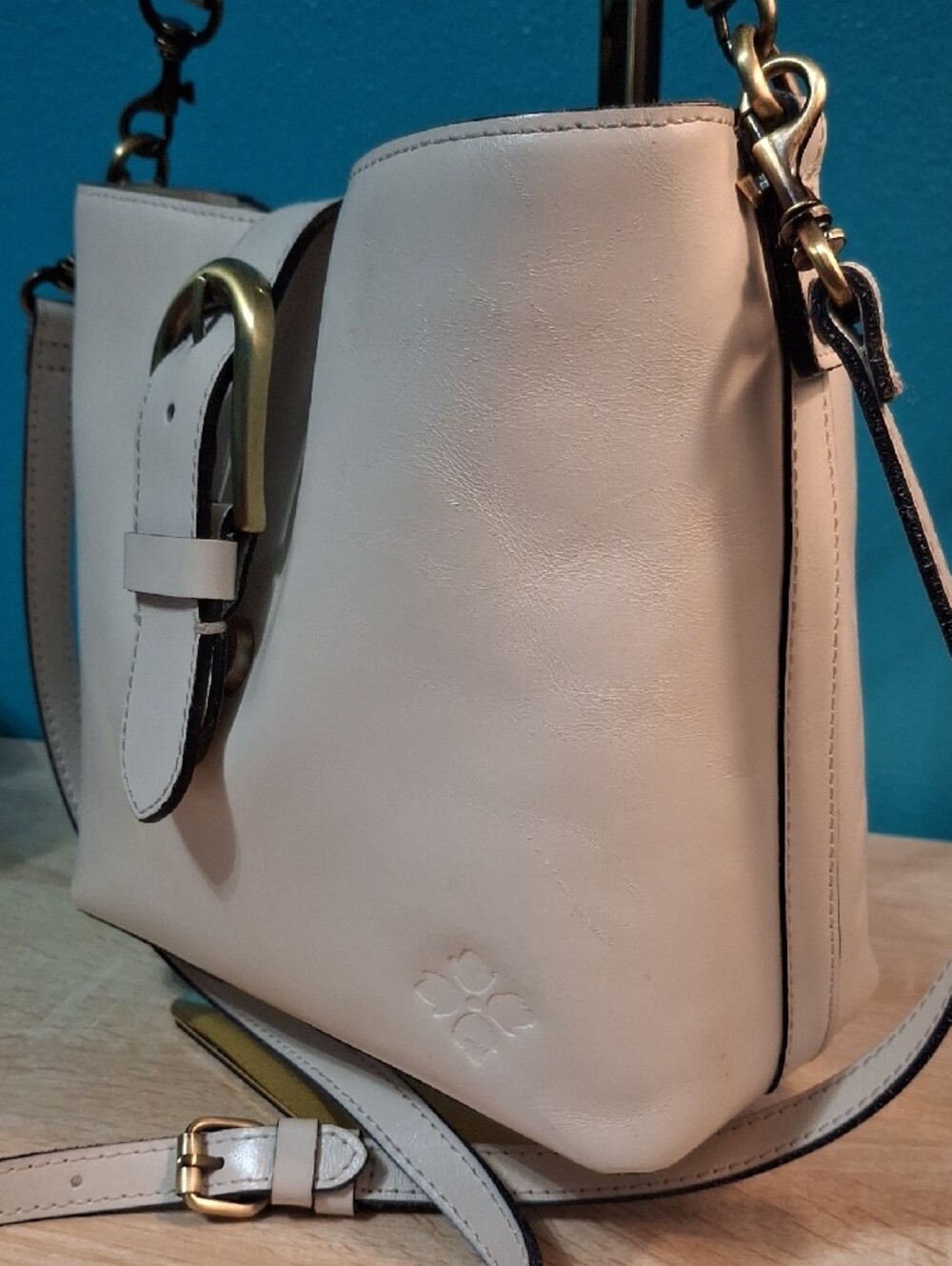 Patricia Nash Irving Bucket Cream Leather Buckle Shoulder/Crossbody Bag - Picture 2 of 15